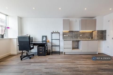 Studio to rent, Equity House, Edgware, HA8