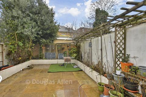3 bedroom end of terrace house for sale, Beauchamp Road, London