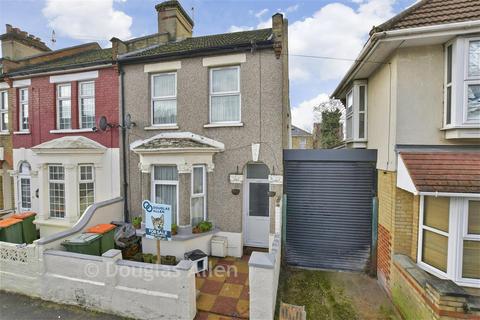 3 bedroom end of terrace house for sale, Beauchamp Road, London