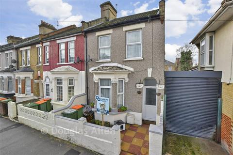 3 bedroom end of terrace house for sale, Beauchamp Road, London
