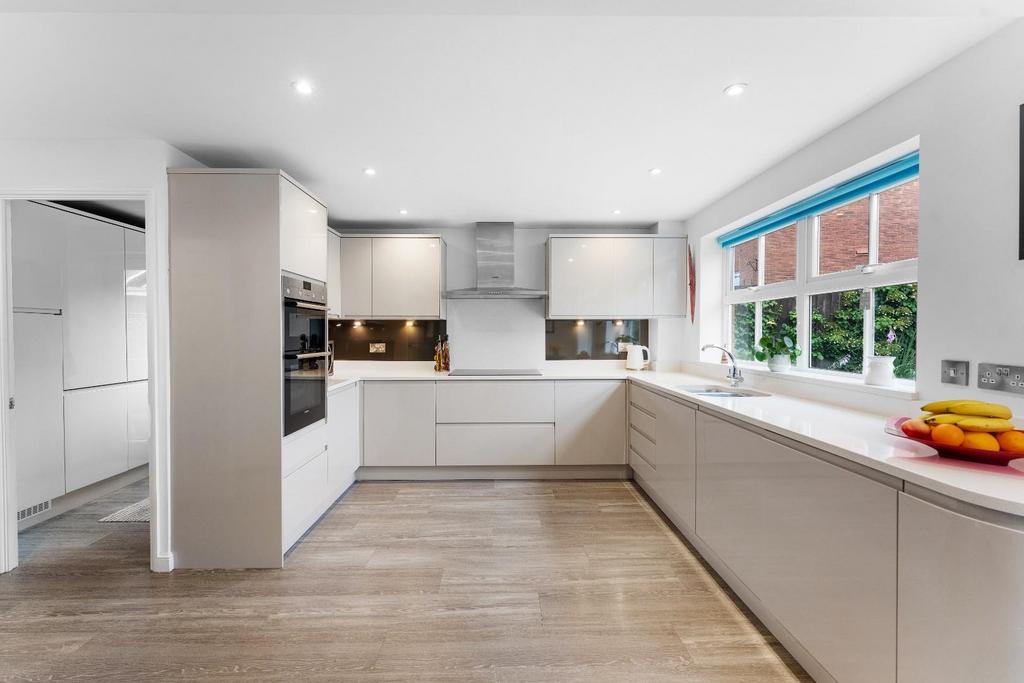 1.5 - kitchen.jpg