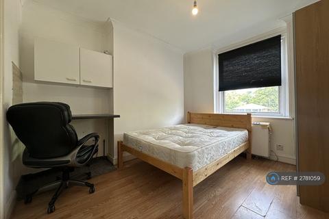 Studio to rent, Finchley Road, London, NW3