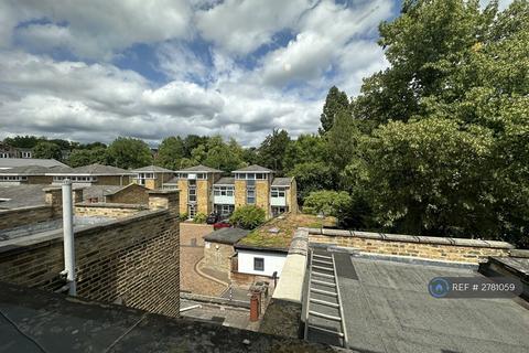 Studio to rent, Finchley Road, London, NW3