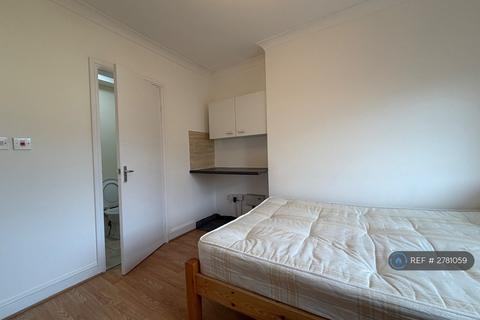 Studio to rent, Finchley Road, London, NW3