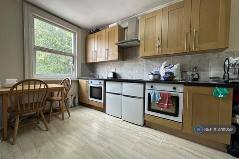 Studio to rent, Finchley Road, London, NW3