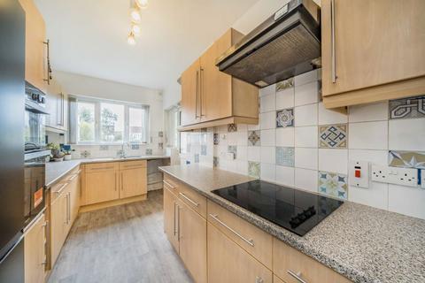 3 bedroom house to rent, Christian Fields, London SW16