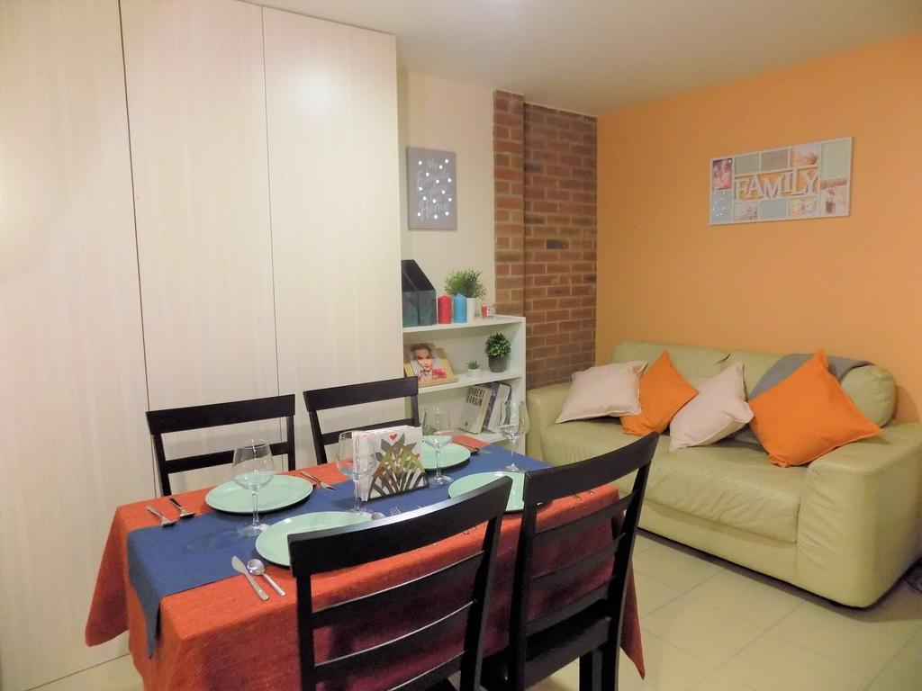 Bright, cosy living and dining area with a set ...