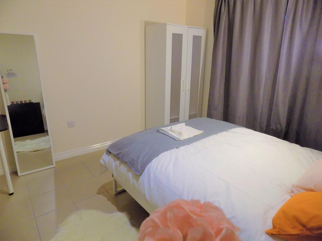 Bright, neatly presented double bedroom with a ...