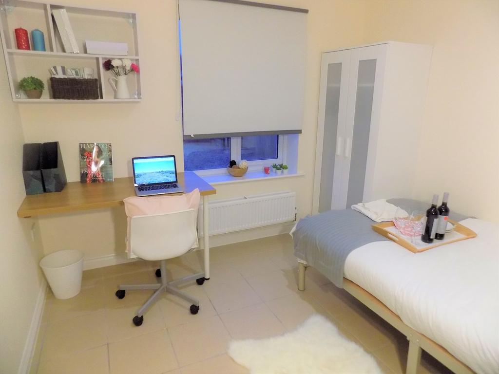 Bright, tidy single bedroom with a desk workspa...