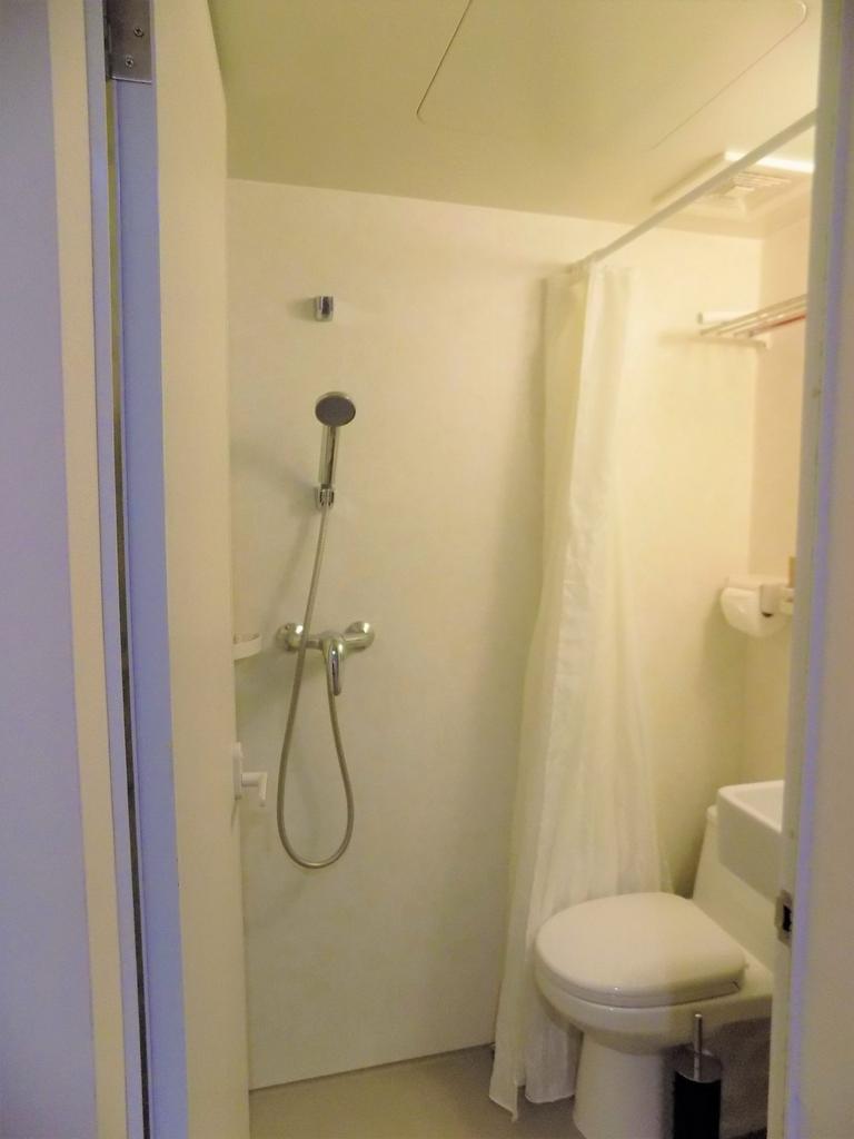 Compact, well-maintained bathroom with a walk-i...