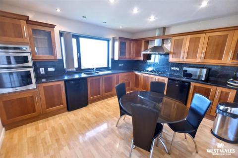 undefined, Lawnswood, Saundersfoot