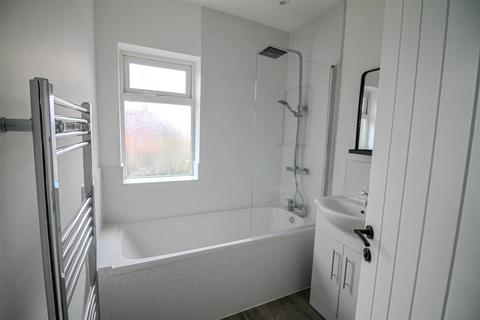 3 bedroom semi-detached house to rent, Coppice Road, Arnold, Nottingham