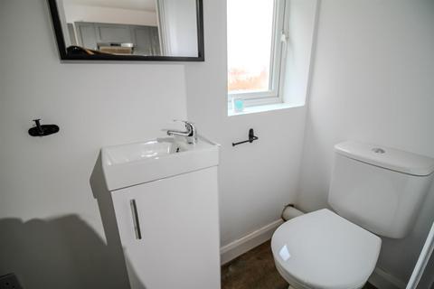 3 bedroom semi-detached house to rent, Coppice Road, Arnold, Nottingham