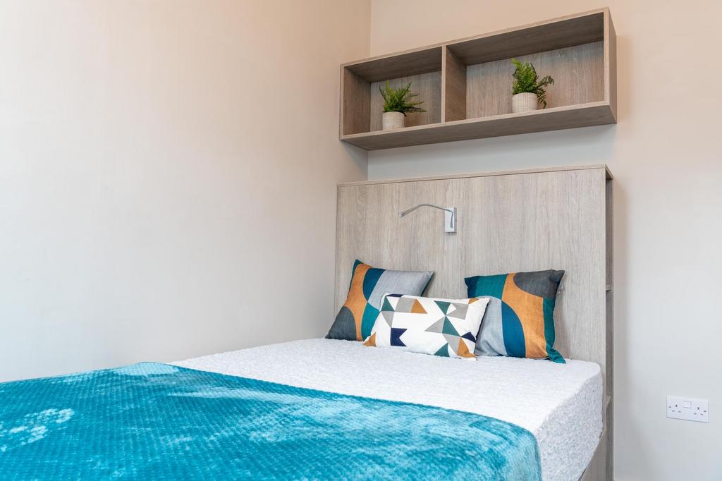 A bright and welcoming double bedroom with a cl...