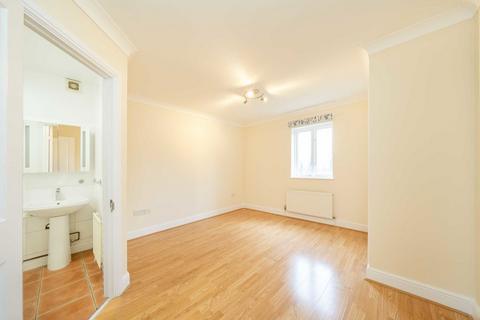 2 bedroom flat to rent, Coverdale Road, London NW2
