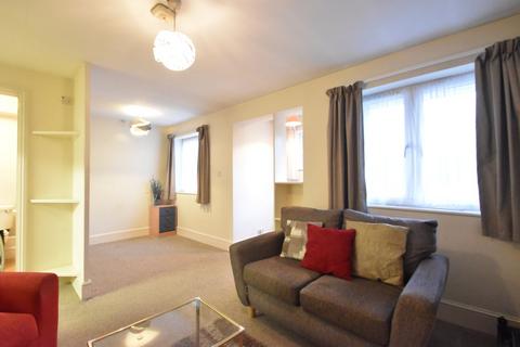 Studio to rent, Fordwater Road, Chertsey, KT16