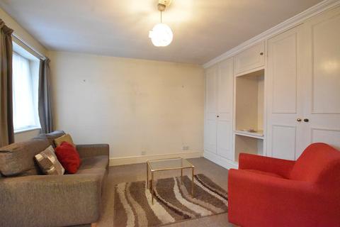 Studio to rent, Fordwater Road, Chertsey, KT16