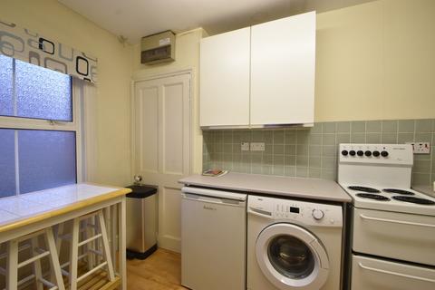 Studio to rent, Fordwater Road, Chertsey, KT16