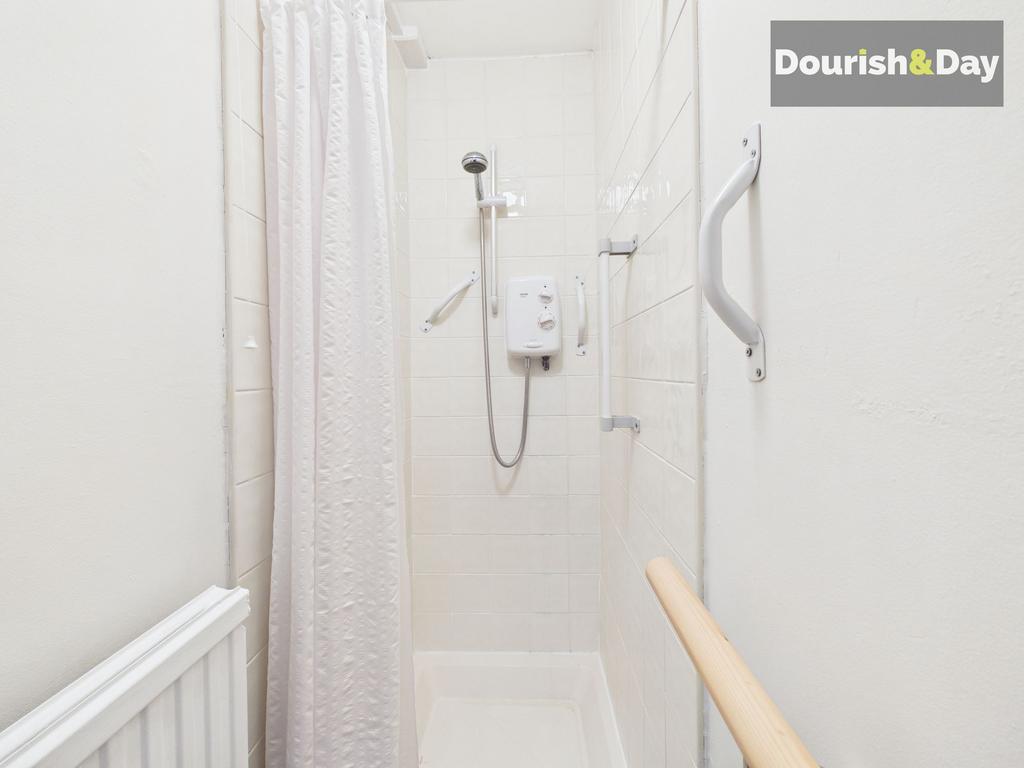 Shower (Off Inner Hallway)