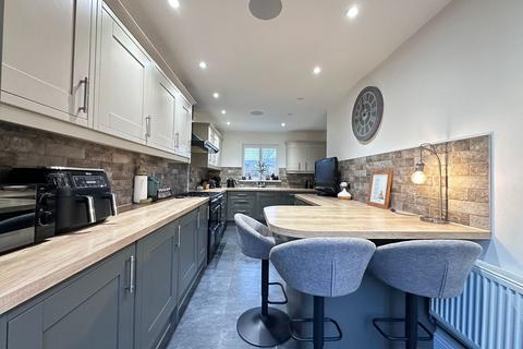 4 bedroom semi-detached house for sale, Curlew Drive, Crossgates, YO12