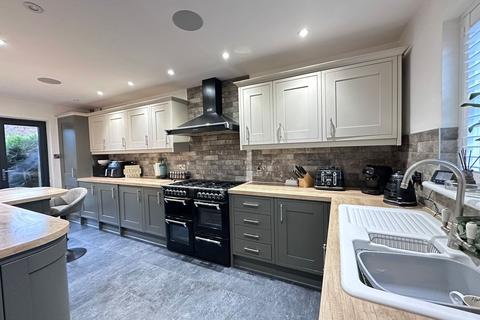 4 bedroom semi-detached house for sale, Curlew Drive, Crossgates, YO12