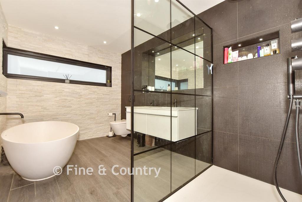En-Suite Bathroom