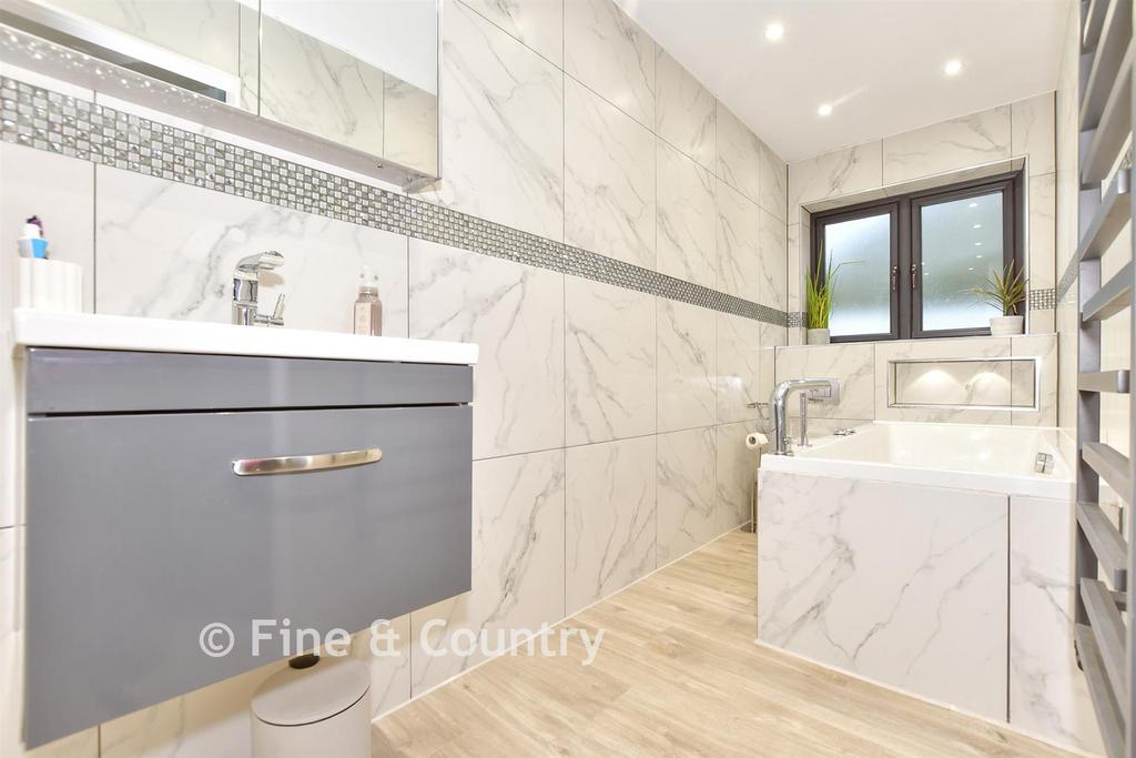 En-Suite Bathroom