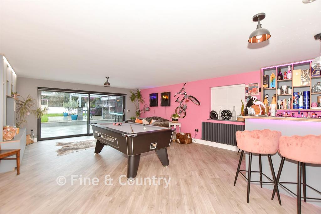 Bar/ Games Room