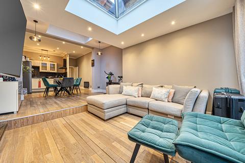 2 bedroom apartment for sale, Baring Road, London