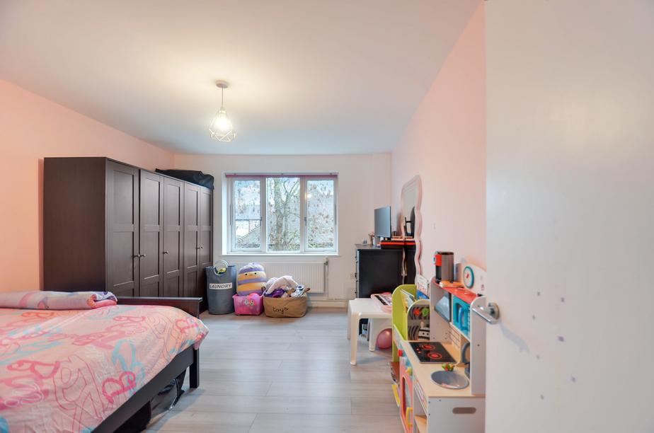 Bedroom 2  (2).jpg