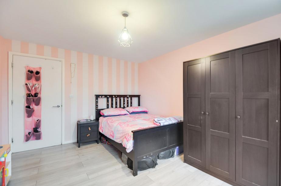 Bedroom 2  (3).jpg
