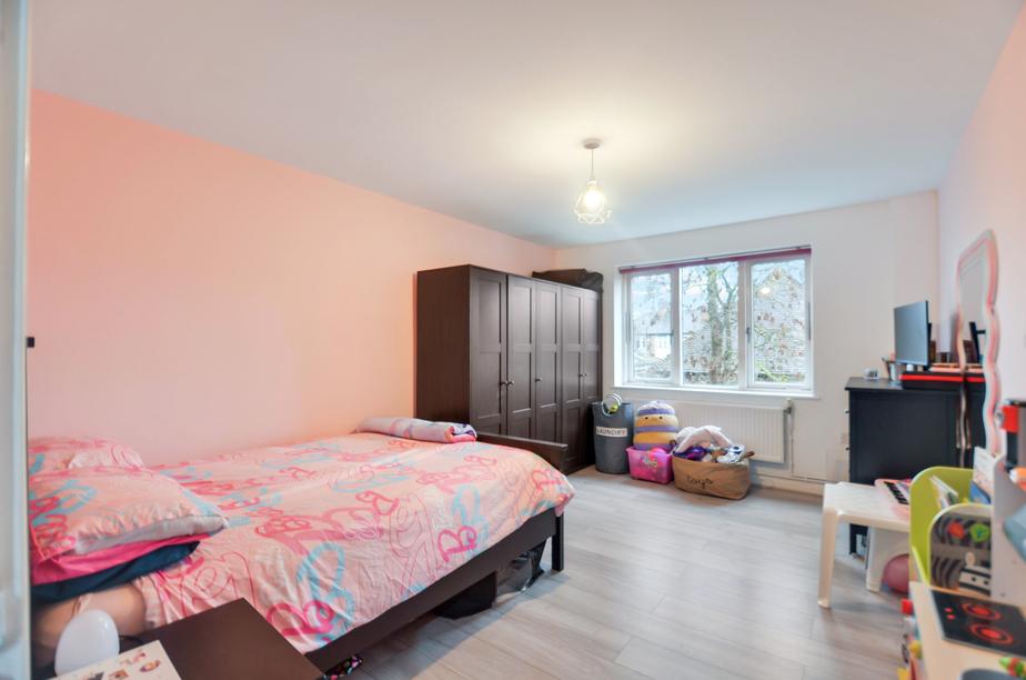 Bedroom 2  (1).jpg