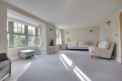 4 bedroom detached house for sale, Admiral Place, Winkton, Christchurch, BH23