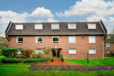 2 bedroom flat for sale, Lakeside Court, Elstree