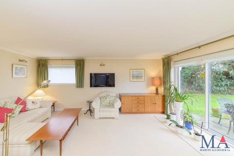 2 bedroom flat for sale, Lakeside Court, Elstree