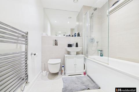 2 bedroom flat for sale, Brook Road, Borehamwood WD6