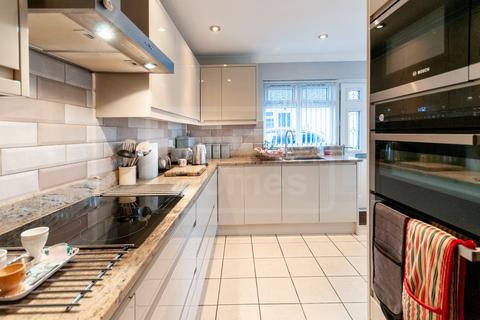 2 bedroom detached bungalow for sale, Waun Gyrlais, Ystradgynlais, Swansea, SA9 1RB