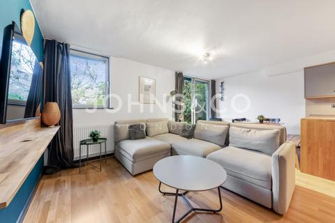 2 bedroom apartment to rent, Cape Yard, London, E1W