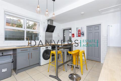 3 bedroom end of terrace house to rent, Paton Street, Leicester LE3
