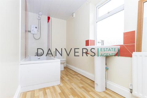 3 bedroom end of terrace house to rent, Paton Street, Leicester LE3
