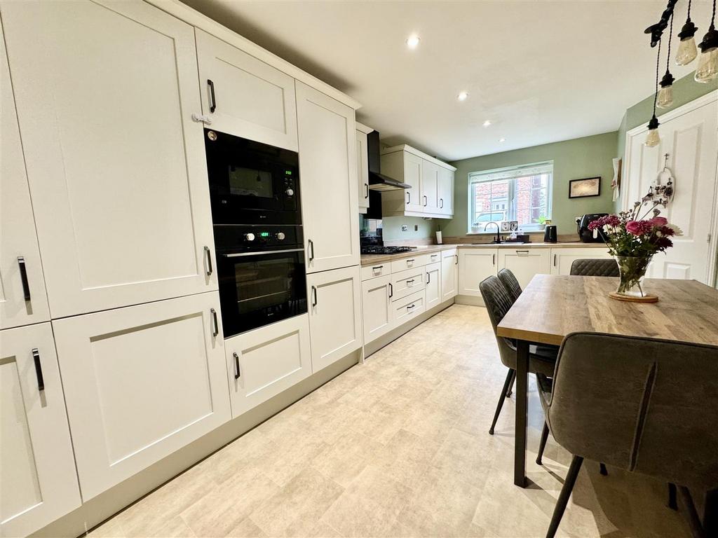 Dining kitchen