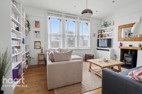 3 bedroom maisonette for sale, Champion Crescent, LONDON