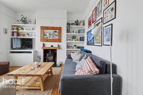 3 bedroom maisonette for sale, Champion Crescent, LONDON