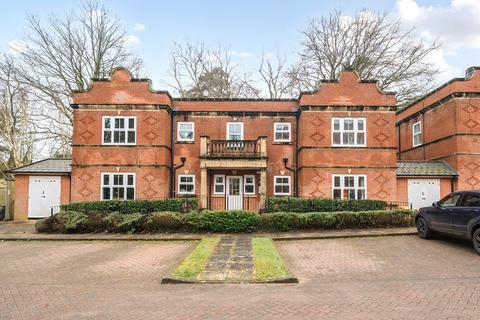 Franklin Court, Wormley, Godalming, GU8