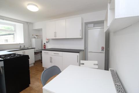 3 bedroom house to rent, Long Row, Pontypridd CF37