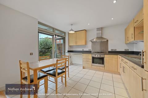 2 bedroom flat to rent, Hunt Close, London W11