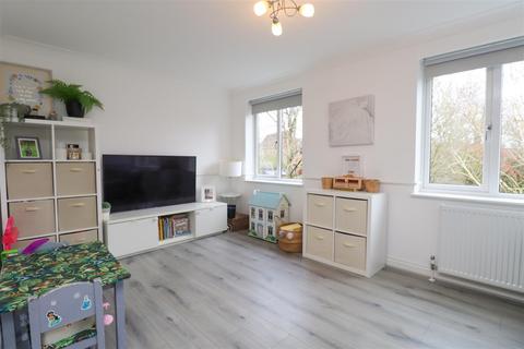 2 bedroom apartment for sale, Ellen Drive, Fleet GU51