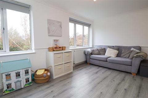 2 bedroom apartment for sale, Ellen Drive, Fleet GU51