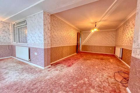 2 bedroom bungalow for sale, frinton on sea CO13