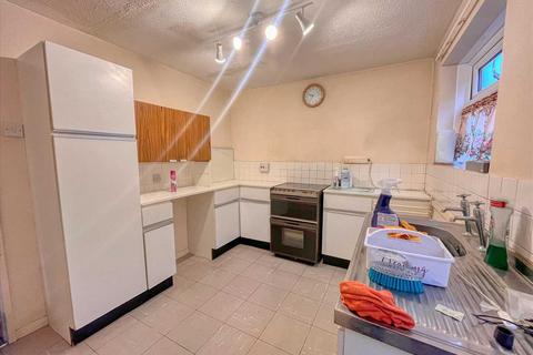 2 bedroom bungalow for sale, frinton on sea CO13